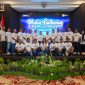 Photo bersama, General Manager PT PLN (Persero) Unit Induk Wilayah NTB, Sudjarwo dengan Wartawan di acara Media gathering, mataram. Senin (23/12/2024). Foto (Doc.Istimewa).