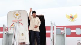 Presiden RI Prabowo Subianto saat akan bertolak ke Mesir dari Pangkalan TNI AU Halim Perdana Kusuma, Jakarta, Selasa (17/12/2024). Foto (Doc.Istimewa)