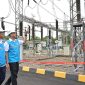 Wakil Menteri BUMN, Aminuddin Ma'ruf (kiri) didampingi Direktur Utama PLN, Darmawan Prasodjo (kanan) saat meninjau langsung Gardu Induk 150 kV Cilegon Lama, Cilegon pada Selasa (24/12/2024). Foto (PLN) 
