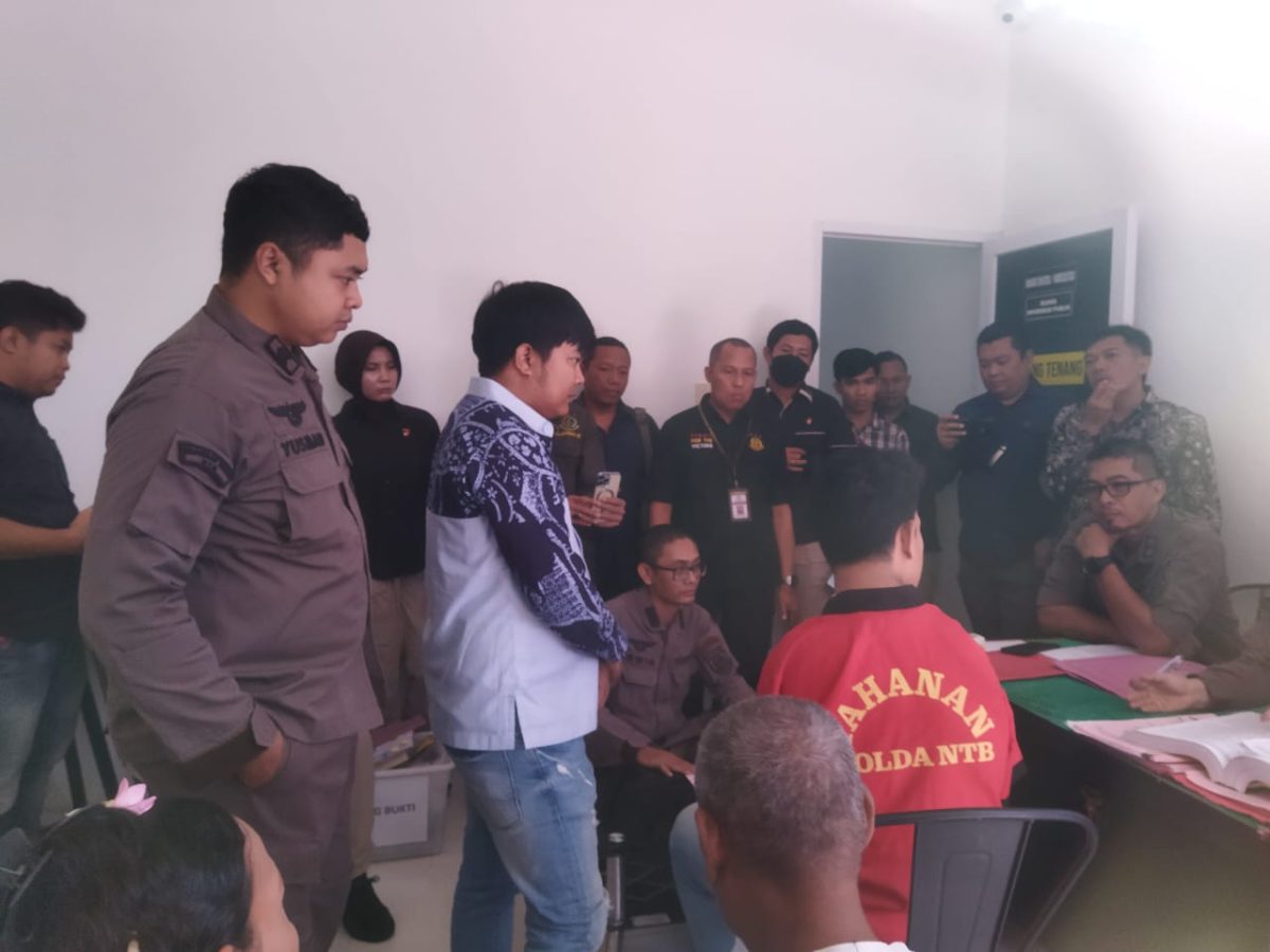 IWAS alias Agus Difabel berkasnya dilimpahkan ke Kejari Mataram. Foto (DSHD)
