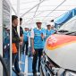 Direktur Utama PLN, Darmawan Prasodjo saat mengunjungi salah satu Stasiun Pengisian Kendaraan Listrik Umum (SPKLU). Foto (PLN)