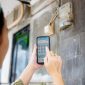 Pelanggan PLN siap siap infut token listrik Diskon 50% transaksi dari Aplikasi PLN Mobile. Foto (Humas PLN NTB)