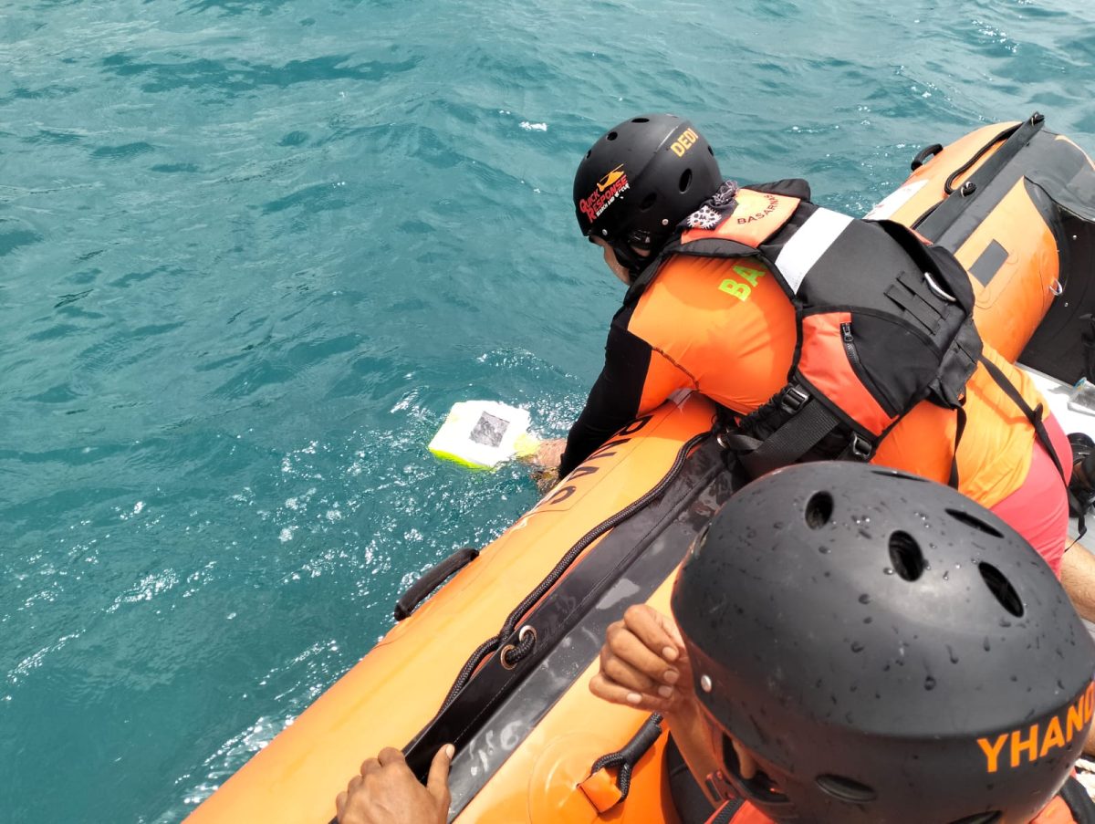 Tim SAR Mataram saat melakukan pencarian korban. Foto (SAR Mataram)