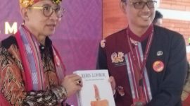 Menteri Kebudayaan Fadli Zon bersama Kepala Museum NTB Ahmad Nuralam. Foto (DSHD)