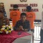 Polsek Sandubaya saat gelar konferensi Pers kasus pencurian bawang putih di pasar mandalika Mataram dengan terduga pelaku berinisial JA (25) dan GR (21). Foto (Polresta Mataram)