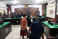 Sidang Perdana IWAS alias Agus Buntung digelar di Pengadilan Negeri Mataram pada Kamis 16 Januari 2025. Foto (Dedi Suhadi)