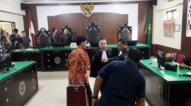 Sidang Perdana IWAS alias Agus Buntung digelar di Pengadilan Negeri Mataram pada Kamis 16 Januari 2025. Foto (Dedi Suhadi)