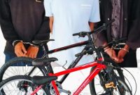 Tiga terduga pelaku masing-masing R (39), Z (40) dan AH (44) bersama barang bukti.  Foto (Humas Polresta Mataram).