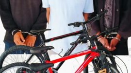 Tiga terduga pelaku masing-masing R (39), Z (40) dan AH (44) bersama barang bukti.  Foto (Humas Polresta Mataram).