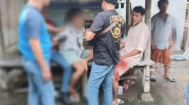 Terduga pelaku S (21), warga Lombok Barat, saat diamankan Tim Resmob Polresta Mataram, Kamis (30/01/2025). Foto (Humas Polresta Mataram).