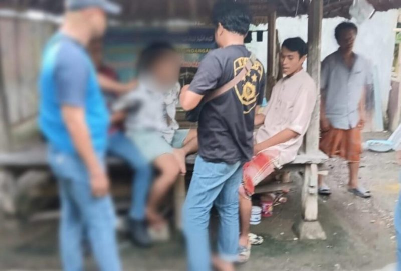 Terduga pelaku S (21), warga Lombok Barat, saat diamankan Tim Resmob Polresta Mataram, Kamis (30/01/2025). Foto (Humas Polresta Mataram).