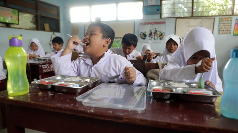 Presiden Prabowo memenuhi janjinya untuk menjalankan program makan bergizi gratis kepada penerima program mulai hari ini,Senin  6 September 2025. Foto (Doc.Ist)