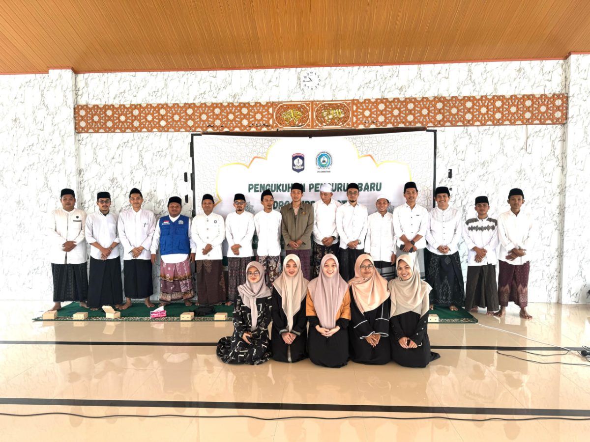 Pelantikan Dewan Pengurus Cabang (DPC) Himpunan Alumni Pondok Pesantren Al-Aziziyah (Huppaz) Kabupaten Lombok Timur, Ahad (19/01/2025). Foto (Doc.Huppaz Lotim)