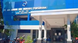 Gedung Kantor PT Air Minum Giri Menang (Perseroda).