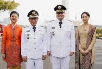 BAPAK DAN ANAK - Potret Pramono Anung Gubernur DKI Jakarta terpilih bersama sang anak Hanindhito Himawan Pramana Bupati Kediri terpilih saat dilantik oleh Presiden Prabowo hari ini, Kamis (20/2/2025). (Instagram @pramonoanungw)