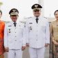 BAPAK DAN ANAK - Potret Pramono Anung Gubernur DKI Jakarta terpilih bersama sang anak Hanindhito Himawan Pramana Bupati Kediri terpilih saat dilantik oleh Presiden Prabowo hari ini, Kamis (20/2/2025). (Instagram @pramonoanungw)