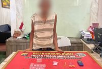 Kakek PI (63) asal Kelurahan Monjok, Kecamatan Selaparang Kota Mataram diamankan Polisi bersama barang bukti. Selasa (11/02/2025). Foto (Polresta Mataram)