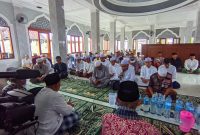 Khotmul Quran  30 juz bil Ghoib untuk Fathir  di Musholla Nurul Yakin, Lingkungan Moncok Karya Kelurahan Pejarakan Karya. Minggu (09/02/2025). Foto (SAHAYA)