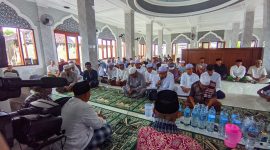 Khotmul Quran  30 juz bil Ghoib untuk Fathir  di Musholla Nurul Yakin, Lingkungan Moncok Karya Kelurahan Pejarakan Karya. Minggu (09/02/2025). Foto (SAHAYA)
