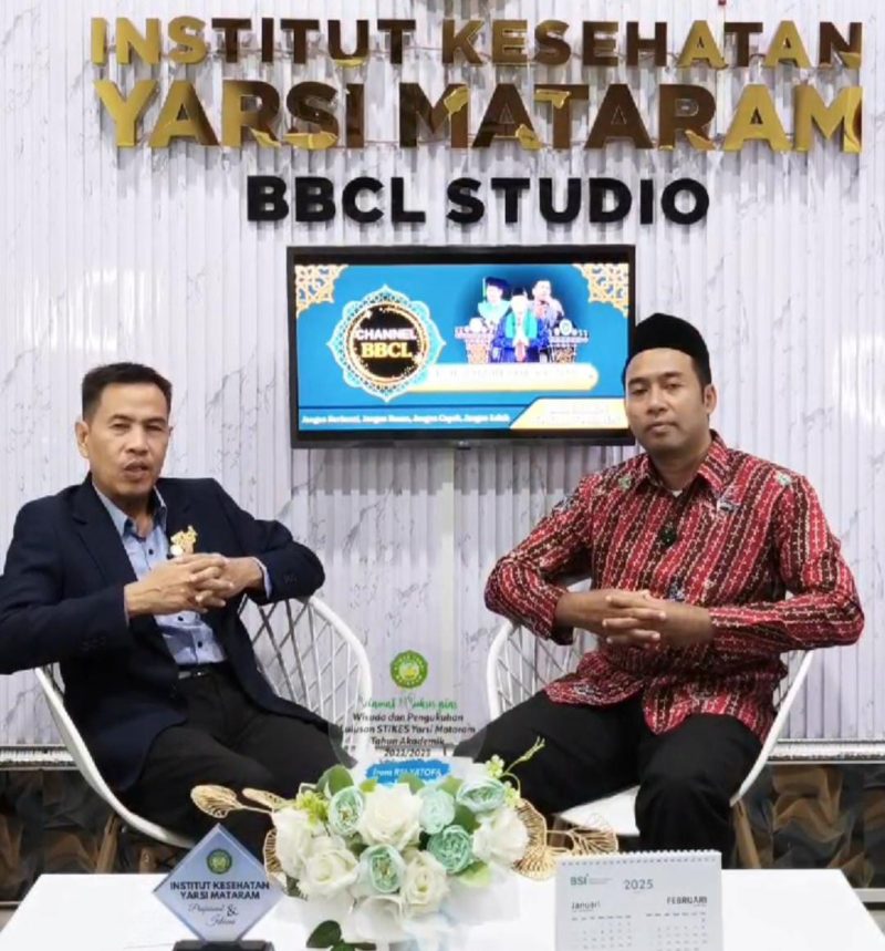 Direktur Utama Lembaga Pelatihan Kerja Swasta Sending Organization (SO) Bali Tosha Lombok Kochi (BTLK), Abdurahman (kanan) bersama Dr. H. Zulkahfi, S.Kep, Ners, M.Kes, Rektor Institut Kesehatan Yarsi Mataram dalam Podcast Sabtu (15/02/2025). Foto (tangkapan layar).