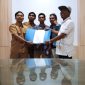 Bursa Calon Ketua KONi Lombok Barat: Tim Dr. Syamsuriansyah secara resmi menyerahkan formulir pendaftaran posisi Ketua Komite Olahraga Nasional Indonesia (KONI) Lombok Barat. Foto (GONTB/RAMLI AHMAD)