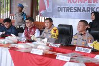 Kapolda NTB, Irjen Pol. Hadi Gunawan saat gear jumpa pers. Selasa (26/02/2025). Foto (Dedi Suhadi/GONTB).