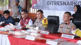 Kapolda NTB, Irjen Pol. Hadi Gunawan saat gear jumpa pers. Selasa (26/02/2025). Foto (Dedi Suhadi/GONTB).