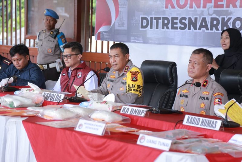 Kapolda NTB, Irjen Pol. Hadi Gunawan saat gear jumpa pers. Selasa (26/02/2025). Foto (Dedi Suhadi/GONTB).