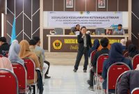 PLN UP2B NTB menggelar sosialisasi mengenai Keselamatan Ketenagalistrikan di Fakultas MIPA Universitas Mataram. Kamis (13/02/2025). Foto (PLN NTB)