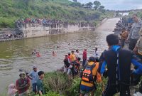 Tim SAR Mataram saat melakukan pencarian korban Abdul Rizal. Minggu (23/02/2025). Foto (SAR Mataram).
