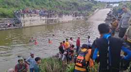 Tim SAR Mataram saat melakukan pencarian korban Abdul Rizal. Minggu (23/02/2025). Foto (SAR Mataram).