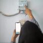 Ilustrasi pelanggan rumah tangga prabayar sedang melakukan pengisian token listrik di rumahnya. Foto (PLN)
