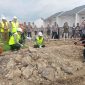 peletakan batu pertama pembangunan perumahan bersubsidi untuk anggota Polri Non PNS (PNPP) bersama tiga pengembang kdi lokasi perumahan Taman Mandali, milik PT Varindo Lombok Inti. Selasa (04/03/2025). Foto (RAMLI/GONTB).