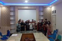 Abubakar Abdullah resmi mengembalikan formulir pendaftaran sebagai calon Ketua KONI Lobar. Kamis (20/03/2025). Foto (Doc.Ist).