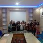 Abubakar Abdullah resmi mengembalikan formulir pendaftaran sebagai calon Ketua KONI Lobar. Kamis (20/03/2025). Foto (Doc.Ist).