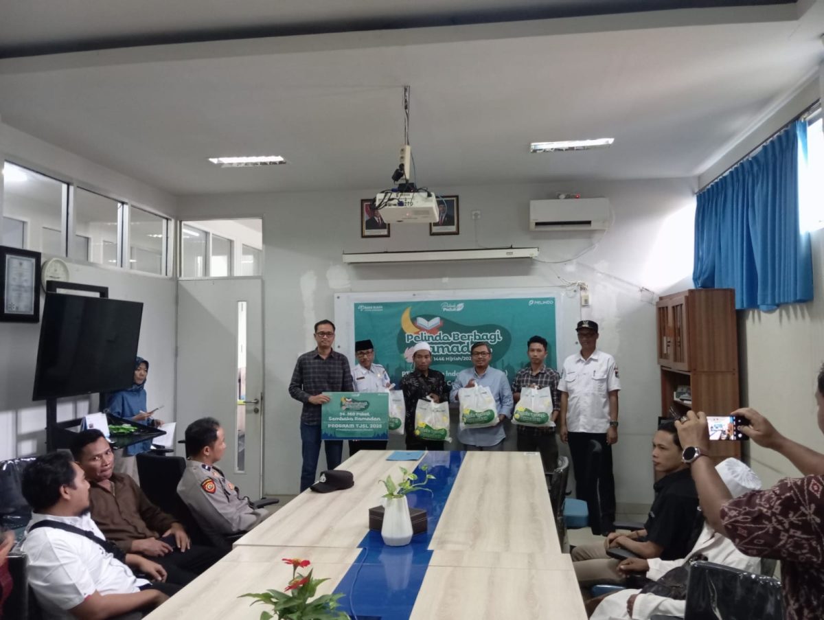 Pelindo Lembar menyalurkan sebanyak 54.560 paket sembako kepada masyarakat, memberikan santunan kepada 6.835 anak yatim, serta menjangkau 34.300 individu di beberapa desa di Kecamatan Lembar. Foto (Doc.Ist)