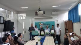 Pelindo Lembar menyalurkan sebanyak 54.560 paket sembako kepada masyarakat, memberikan santunan kepada 6.835 anak yatim, serta menjangkau 34.300 individu di beberapa desa di Kecamatan Lembar. Foto (Doc.Ist)
