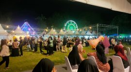 Warga menikmati Gelegar Pesona Khazanah Ramadhan di Mataram. Foto (Dedi Suhadi/GONTB).