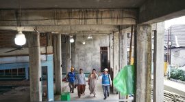 Pelanggan ditempat ibadah menikmati pasang baru/tambah daya gratis dari program terang ramadhan PLN. Foto (PLN)
