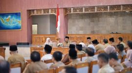 Rapat Pimpinan (Rapim) pertama dibawah kepemimpinan Bupati H. Lalu Ahmad Zaini (LAZ) dan Wakil Bupati Hj. Nurul Adha. Senin (3/3/2025). Foto (Doc.Ist).