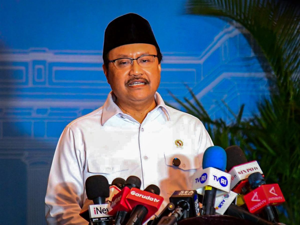 Menteri Sosial (Mensos) Saifullah Yusuf menyampaikan keterangannya di Kompleks Istana Kepresidenan Jakarta, pada Selasa, 4 Maret 2025. Foto: BPMI Setpres