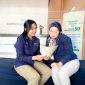 Pegawai PLN saat sedang sosialisasikan Program Diskon tambah Daya kepada Pelanggan dalam 