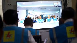 General Manager PLN UIW NTB, Sudjarwo saat mengikuti zoom dengan Direktur Utama PLN, Darmawan Prasodjo. Foto (PLN NTB)