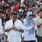 Bupati Lombok Barat (Lobar) H. Lalu Ahmad Zaini dan Wakil Bupati Hj. Nurul Adha pada Minggu sore, (20/04/2025) resmi menutup pergelaran Peresean. Foto (ProkopimLobar)
