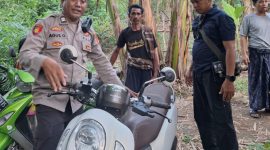 Motor jenis Honda Scoopy warna putih ditemukan di kebun Warga. Foto (Humas Polresta Mataram)