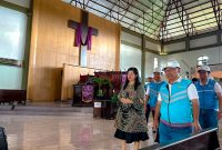 GM PLN NTB, Sudjarwo saat mengunjungi Gereja St. Maria Immaculata Catholic Church dan Gereja Jemaat Immanuel Mataram. Kamis (17/04/2025). Foto (Doc.PLN NTB).