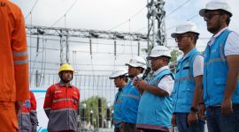 General Manager PLN UIW NTB, Sudjarwo pimpin langsung pemeliharaan Gardi Induk, pemeliharaan Gardu Induk (GI) di Desa Jatisela, Kecamatan Gunungsari, Lombok Barat, yang digelar pada Selasa (29/4/2025). Foto (Humas PLN NTB).