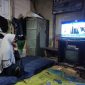 Warga Desa Sukabangun, Kabupaten Bengkayang, Kalimantan Barat dapat menikmati hiburan di televisi semenjak listrik hadir di desa mereka. Foto (PLN)
