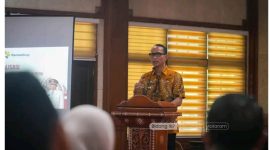 Walikota Mataram. H. Mohan roliskana saat acara Sosialisasi Pembentukan Koperasi Kelurahan Merah Putih, yang digelar di Aula Lantai III Kantor Wali Kota Mataram, Kamis, 22 Mei 2025. Foto (Doc.Ist)