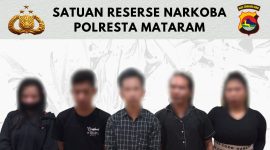 5 terduga penyalahguna kasus Narkoba dari hasil pengungkapan yang dilakukan, Kamis Pukul 00:35 wita dini hari tadi (08/05/2025). Foto (Humas Polresta Mataram)